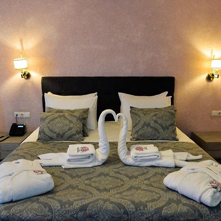 Hotel Magnolia In The City Centre Kutaisi Exterior photo